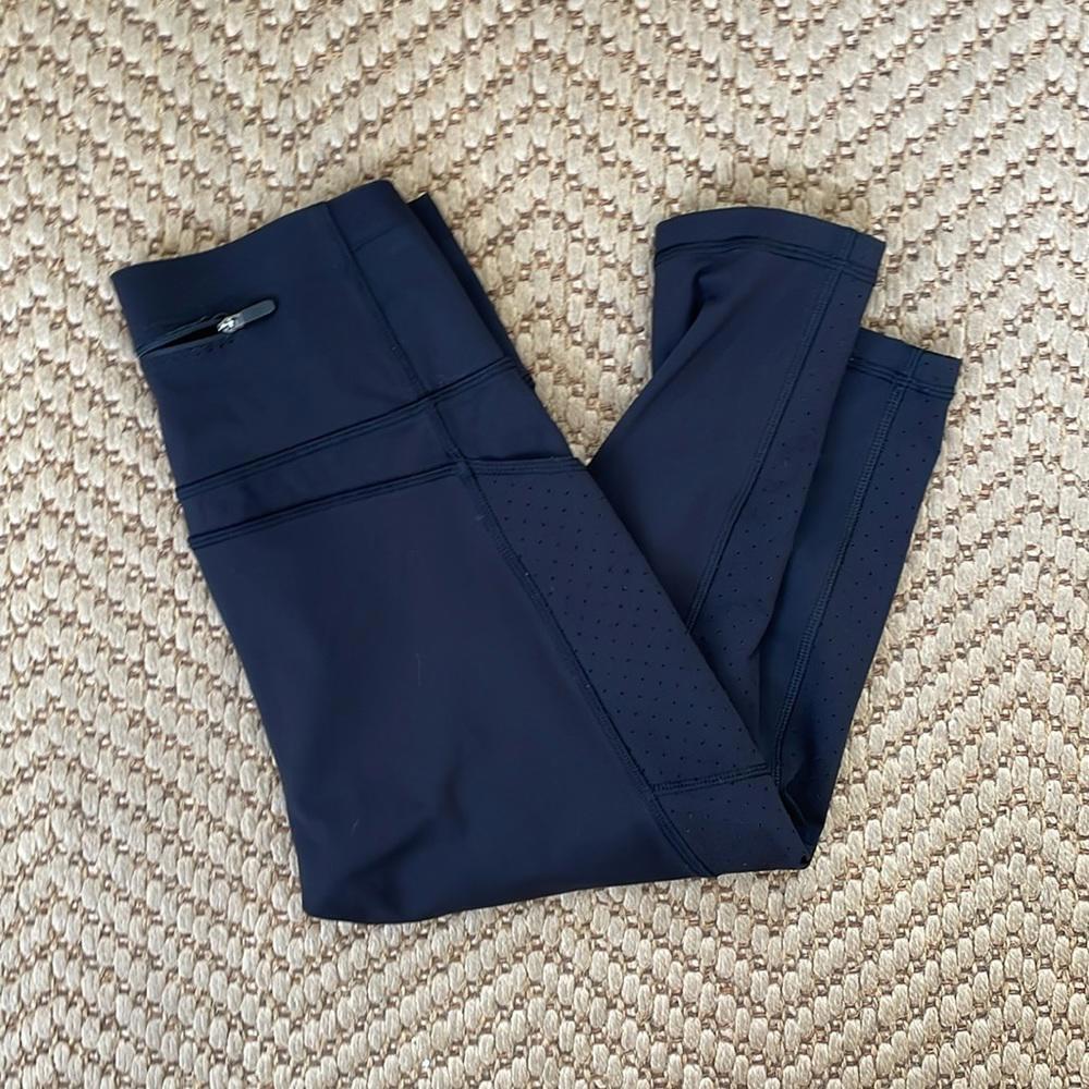 Lululemon - Classic Capri Leggings - Black - 6